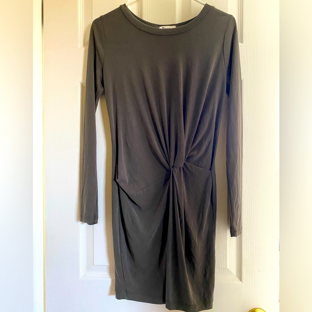 Long-sleeve gray, tie knot Vernacular dress. Size small